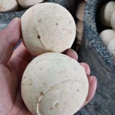 30% SiO2 含有量と1.0% CaO 含有量を持つアルカリ性乾燥剤サポートメディアボール