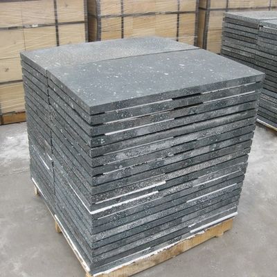製造 450*400*12mm 耐火性シークシリコンカービッドプレート 0.34% CaO含有量