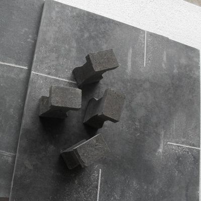 競争力のある製造のためにオキシードで結合された黒色火熱性シリコンカービッドプレート